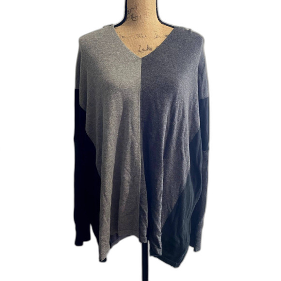 Cabi #4037 Dakota Poncho Sweater Oversized Black Gray Colorblock Size Small - Picture 2 of 5